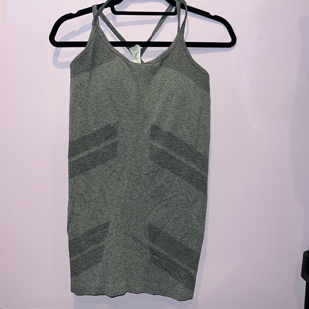 Fabletics Tank Top Women XL Gray Seamless Mesh Strappy Back Built-in‎ Bra 394015